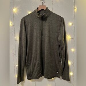 Vuori Ease Performance Half Zip | Men’s Sweater | Medium | See Measurements